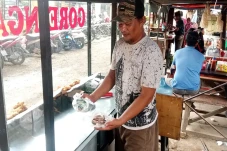 Dimakan Rayap, Uang...