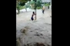 Banjir Bandang Terjang...