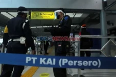 Karyawan KAI Demo Tuntut...