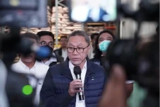 Mendag Absen Bahas Utang...