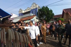 Jokowi Disambut Meriah...