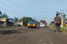 Sindir Pemkab Lampung...
