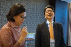 Bertemu Bos Bank Jepang,...