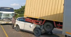 Tabrakan Beruntun di...