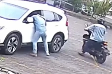 12 Kali Beraksi, Komplotan...