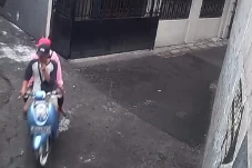 Kenalan di Media Sosial,...