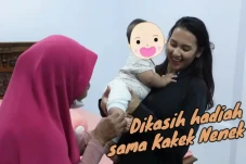 Indah Permatasari Pamer...