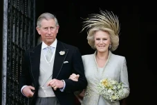 Raja Charles III Ogah...