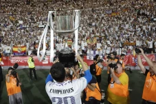Rebut Trofi Copa del...