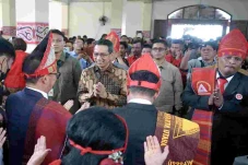 Hadiri Pesta Bona Taon...