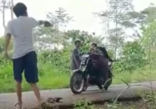 Viral Siswa SMP di Way...