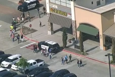 Penembakan di Mal Texas,...