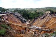 Banjir Dahsyat Terjang...