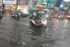 Genangan Rendam Jalan...