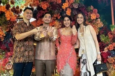 Bagikan Momen Lamaran,...