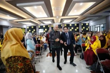 Ganjar Ajak Mahasiswa...