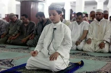 Hukum Mengimami Anak...
