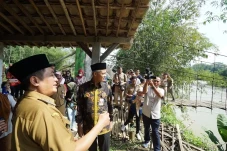 Bangun Jembatan Indiana...