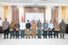 Pj Gubernur Sulbar Serahkan...