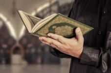 Salat Melihat Mushaf...
