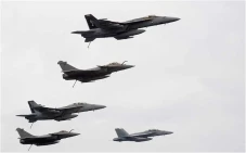 Perbandingan Rafale...
