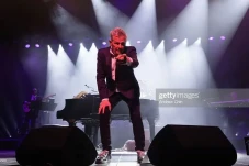 David Foster Bakal Manggung...