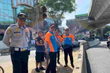 Dikecam Warga dan Komunitas,...