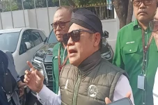 Naik Vespa, Cak Imin...