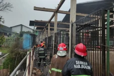 9 Kuda Mati Terpanggang...