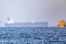 4 Kapal Tanker yang...