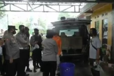 Ibu dan Anak Gadis di...