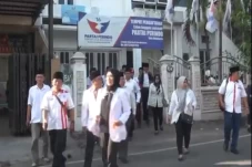 Datangi KPU Kota Mojokerto,...