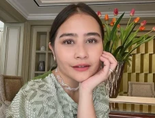 Prilly Latuconsina Senang...