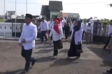 Datangi Kantor KPU,...