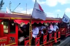 Naik Kendaraan Wisata...