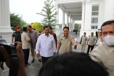 2 Jam Pertemuan Tertutup...