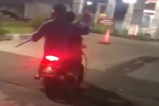 Gangster Bersenjata...