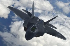 Jet Siluman F-22 dan...