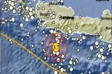 Senin Legi, Gempa Bumi...