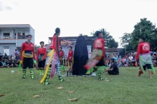 Lestarikan Budaya Lokal,...
