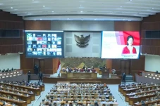 DPR Kembali Bersidang,...