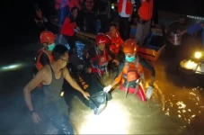 Hilang di Sungai Kapuas,...
