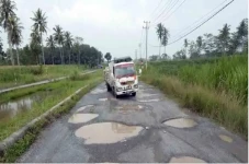 Jalan Poros Halmahera...