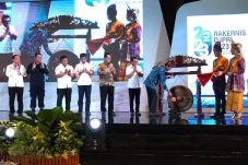 Semen Padang dan Kementerian...