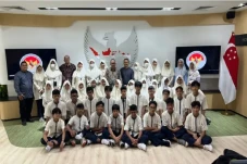 Kunjungi KBRI, Pelajar...