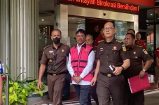 Kejagung Tahan Menkominfo...