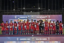 Kata Robby Darwis Tentang...