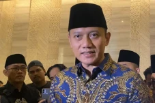 Johnny G Plate Tersangka...