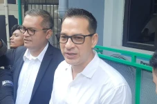 Ari Wibowo Singgung...