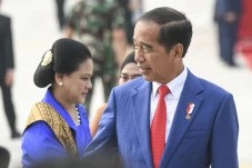 Jokowi Akan Berikan...